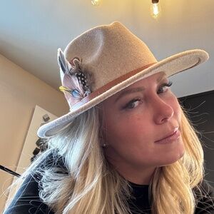 Meet your Posher, Clara